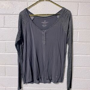 AE 🦅 sparkle sleeve Scoop Neck Henley Shirt Longsleeve Charcoal Gray Women’s M